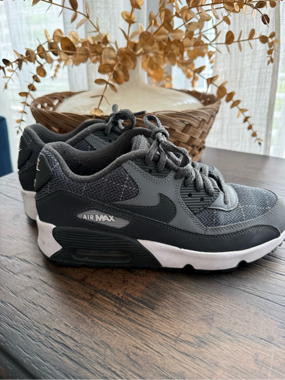 Nike air max 90 youth big kids size 6, gray and black